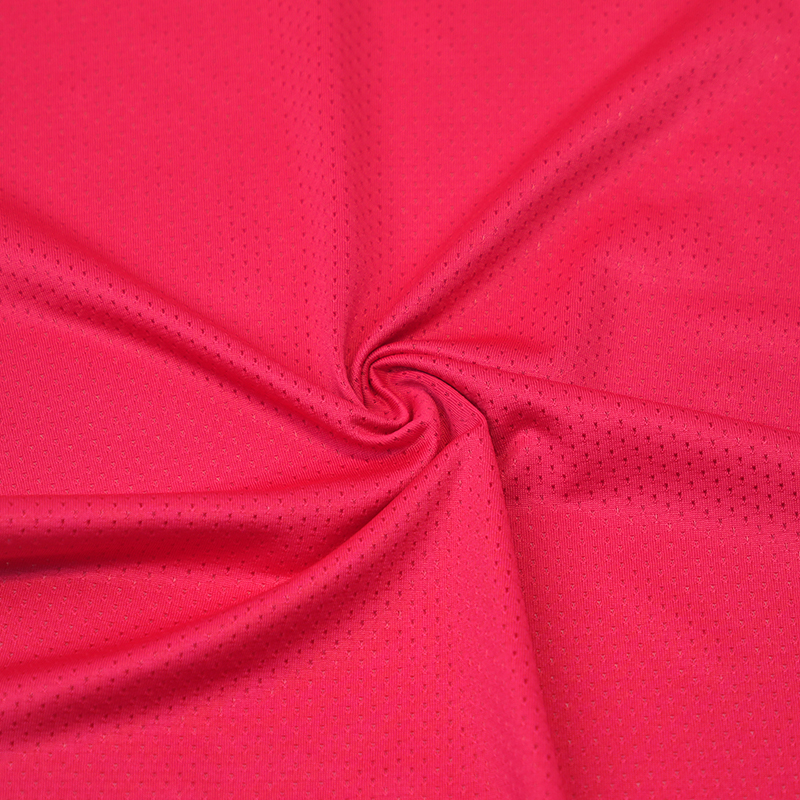So với vải polyester truyền thống, vải Polyester tái chế có gì khác biệt về độ bền và độ mềm mại?