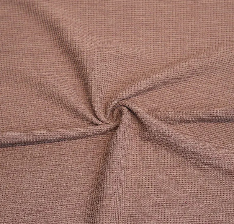 Làm thế nào để cấu trúc bánh quế ảnh hưởng đến hiệu suất của bánh quế tre/polyester?